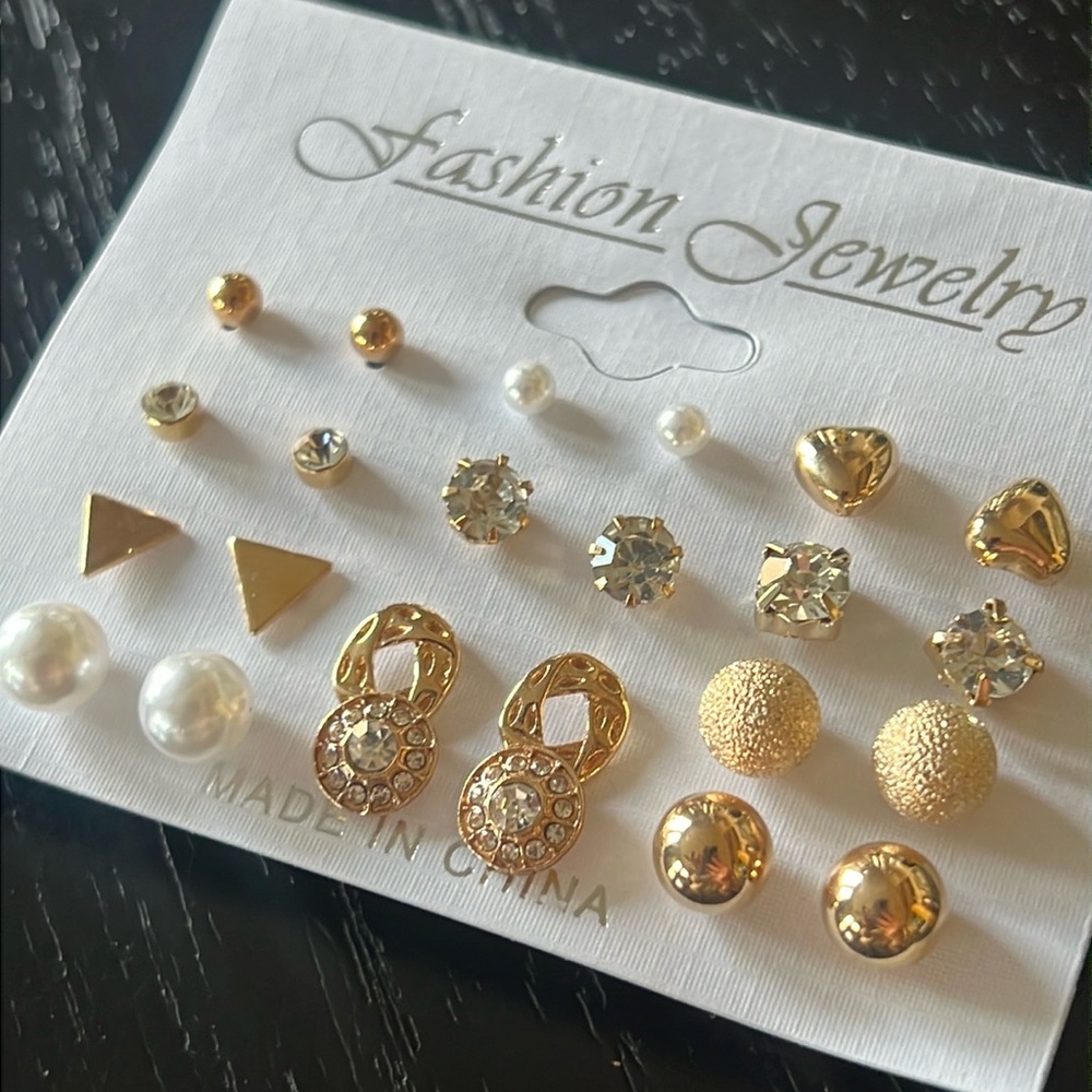Gold tone stud earrings set-NWT